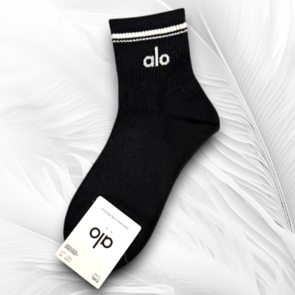 Alo Yoga Logo Crew Socks Black S/M NWT